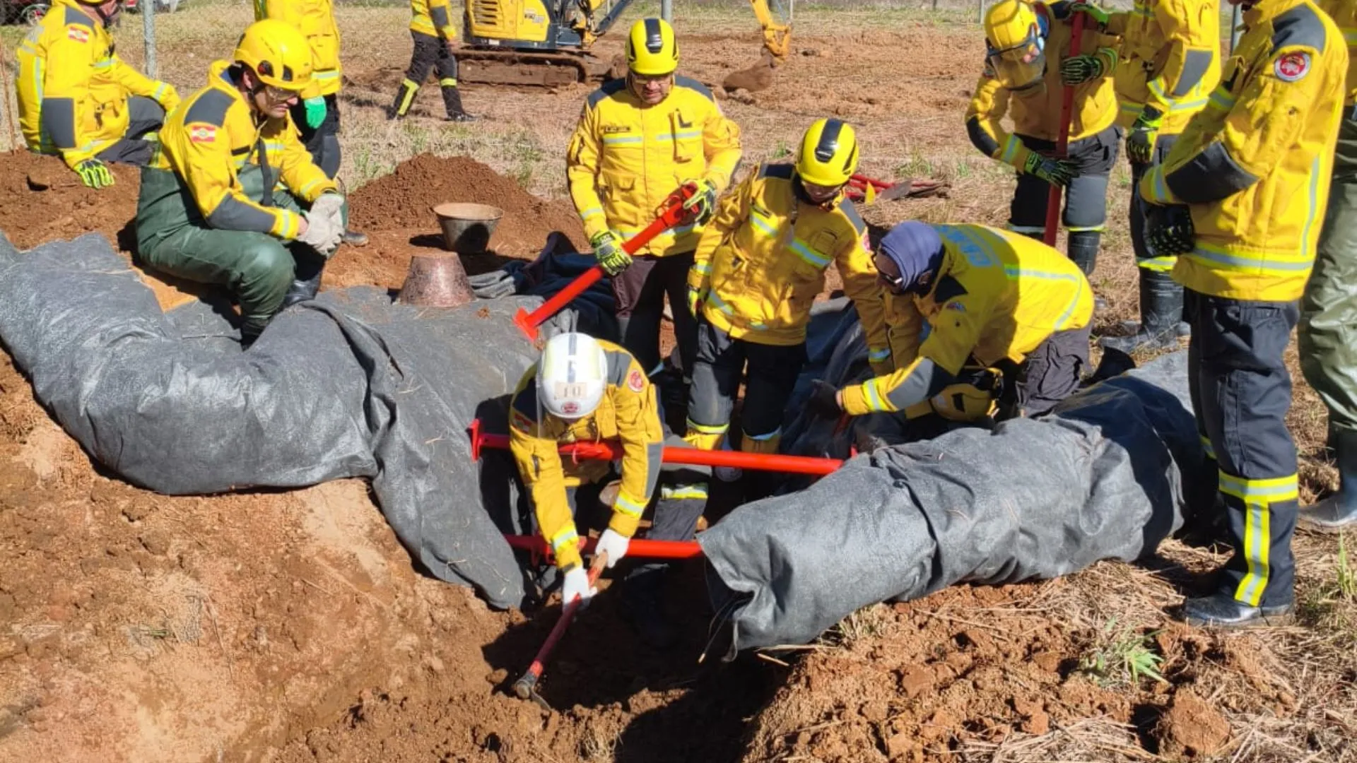 Treinamento prepara bombeiros para ocorrências com deslizamentos em Videira