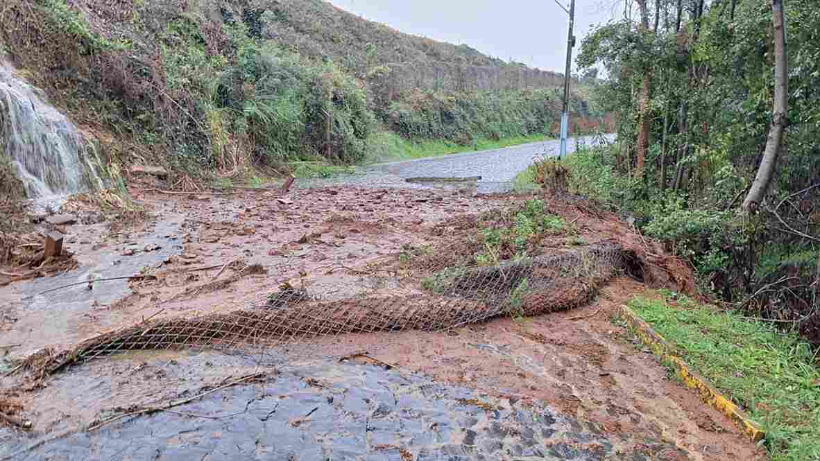 Chuva forte causa alagamentos e deslizamentos em Videira