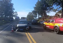 Acidente com quatro veículos deixa dois feridos na BR-470 Acidente com quatro veículos deixa dois feridos na BR-470