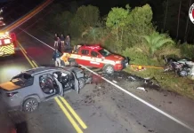 Colisão frontal deixa três feridos na BR-470 em Campos Novos Colisão frontal deixa três feridos na BR-470 em Campos Novos