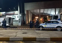 Desabamento mata um trabalhador e buscas por segunda vítima seguem noite a dentro Desabamento mata um trabalhador e segunda vítima ainda está sendo procurada