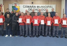 Câmara homenageia Bombeiros Voluntários de Caçador Câmara homenageia Bombeiros Voluntários de Caçador