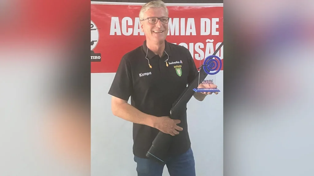 Caçadorense conquista medalha internacional no tiro esportivo