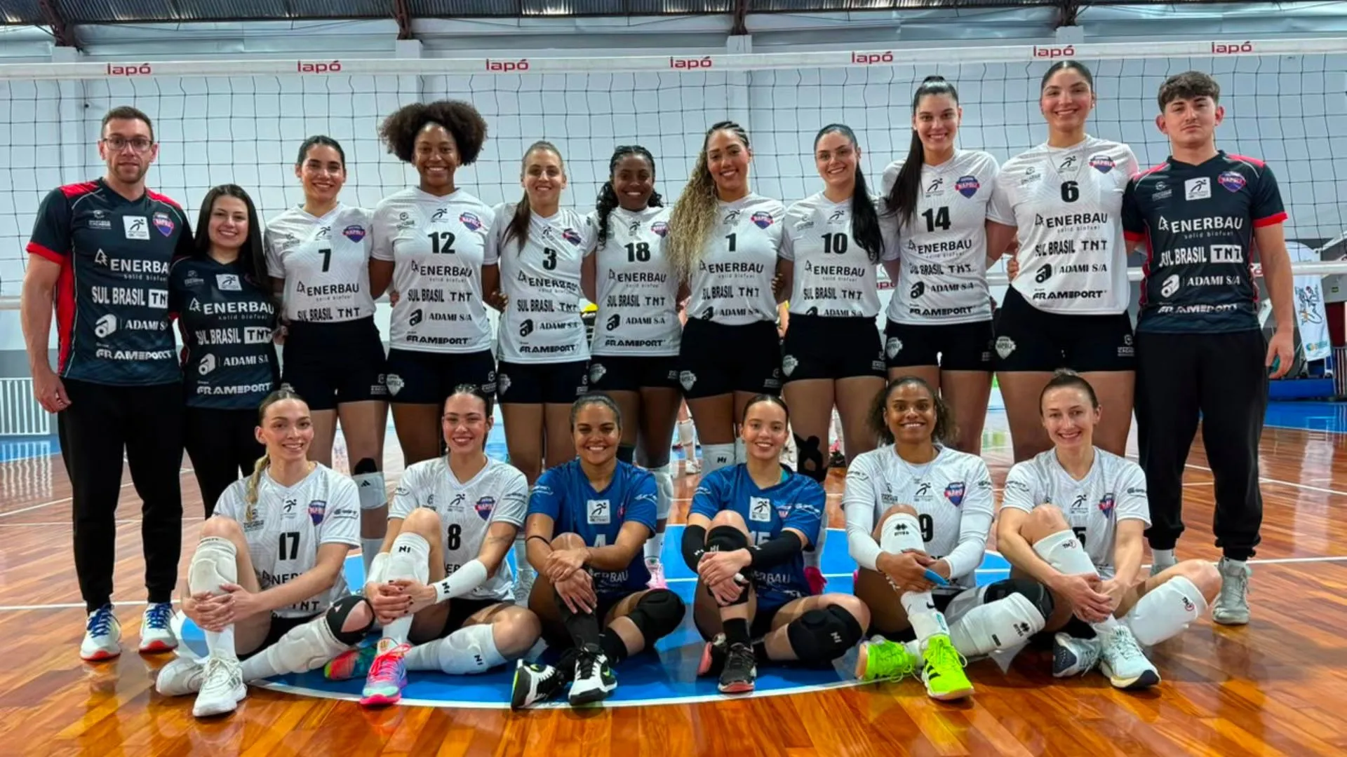 Napoli vence equipe da casa e vai decidir a Superliga C