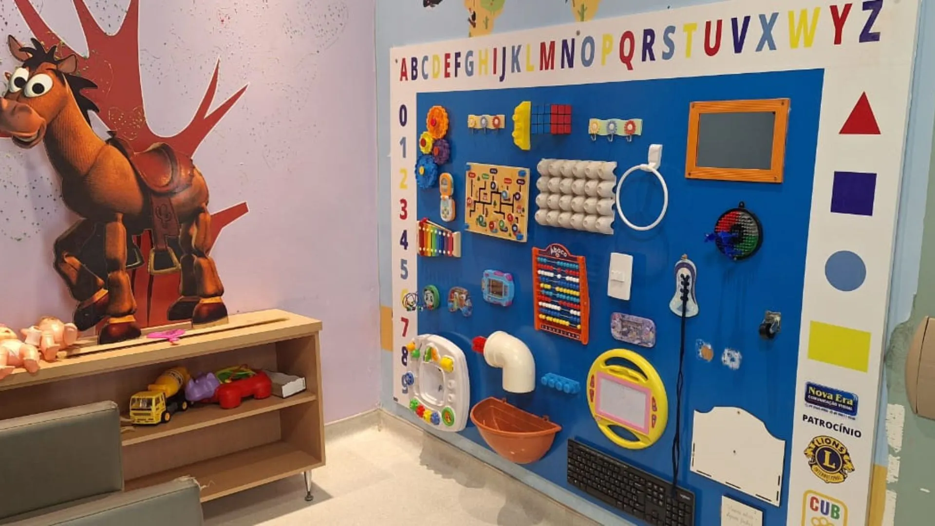 Hospital Maice inaugura painel sensorial para crianças em Caçador