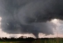 Tornado é registrado por morador gaúcho e causa destruíção Tornado é registrado por morador gaúcho e causa destruíção