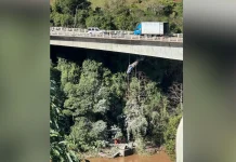 Trabalhador cai de 15 metros em ponte da BR-282 Trabalhador cai de 15 metros em ponte da BR-282