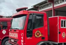 Menina de 7 anos liga para os bombeiros e ajuda a salvar o avô em SC Menina de 7 anos liga para os bombeiros e ajuda a salvar o avô em SC