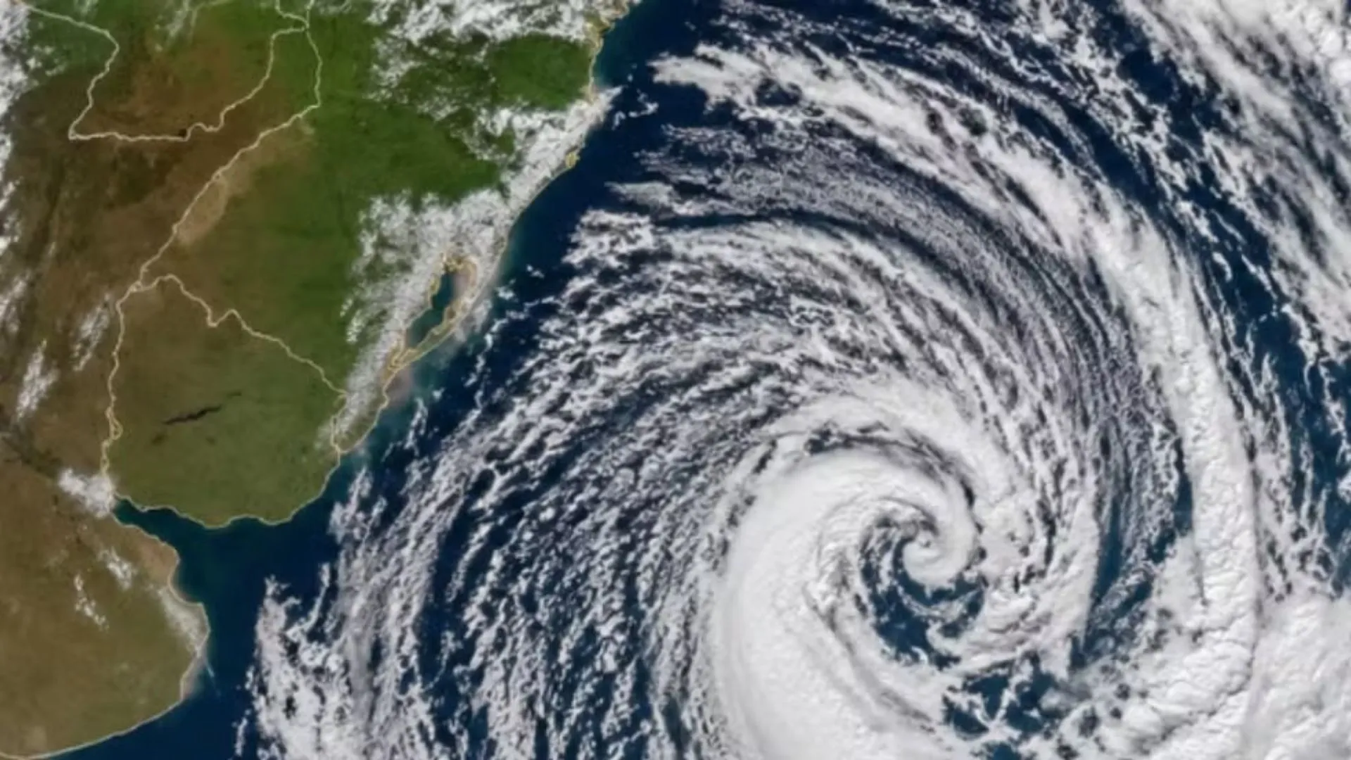 Ciclone bomba pode provocar ventos acima de 100 km/h, chuva e granizo em Santa Catarina