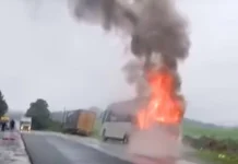 Incêndio destrói ônibus na SC-355 entre Jaborá e Joaçaba Incêndio destrói ônibus na SC-355 entre Jaborá e Joaçaba