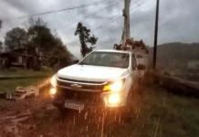 Celesc reforça cuidados com a rede elétrica durante temporais em Santa Catarina Celesc reforça cuidados com a rede elétrica durante temporais em Santa Catarina