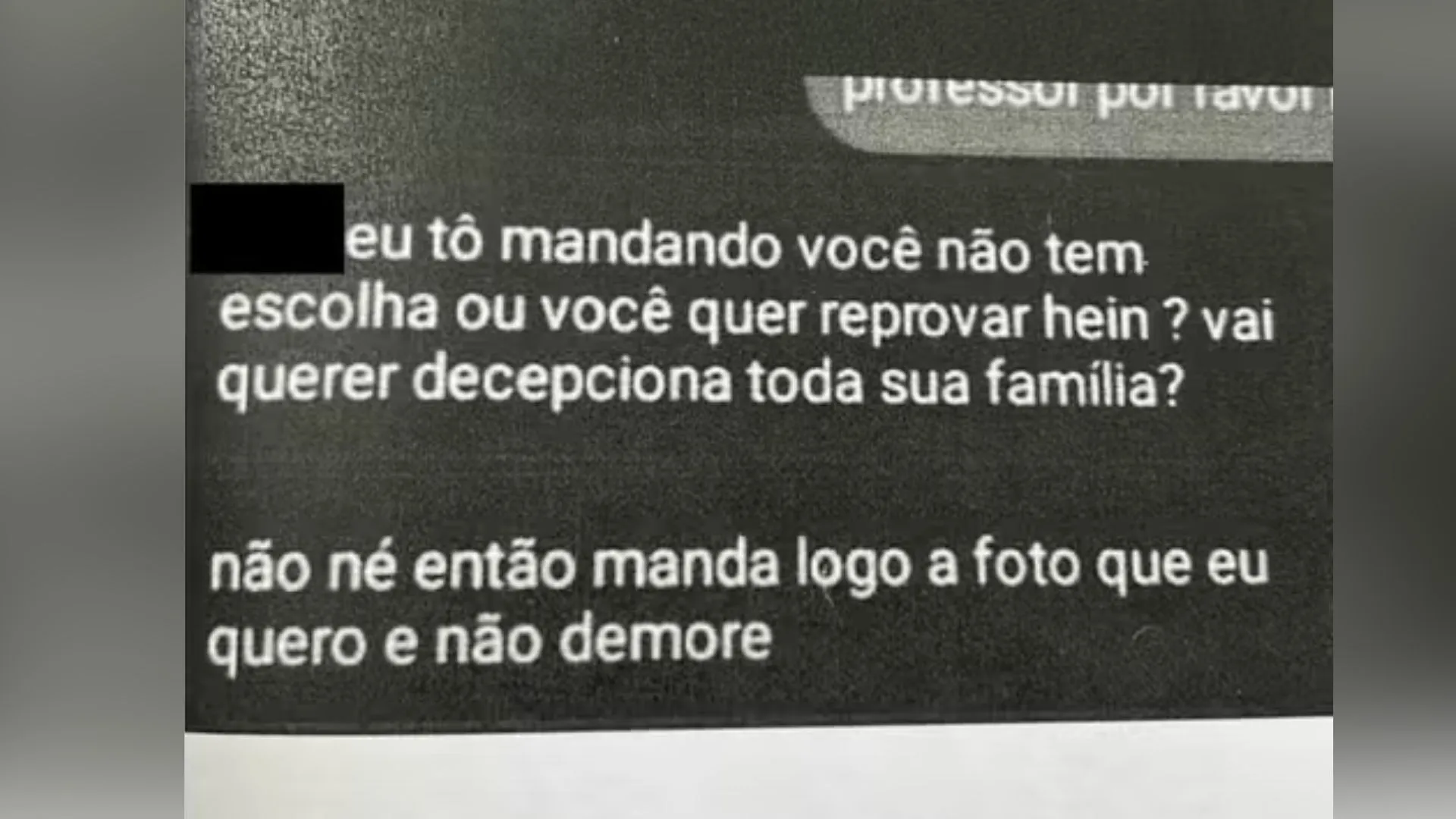 Professor ameaça aluna de 15 anos de reprovação para conseguir fotos íntimas