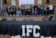IFC recebe troféu de campeão geral da categoria infanto da Olivide IFC recebe troféu de campeão geral da categoria infanto da Olivide