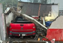 Homem fica ferido após carro invadir residência em Campos Novos Homem fica ferido após carro invadir residência em Campos Novos