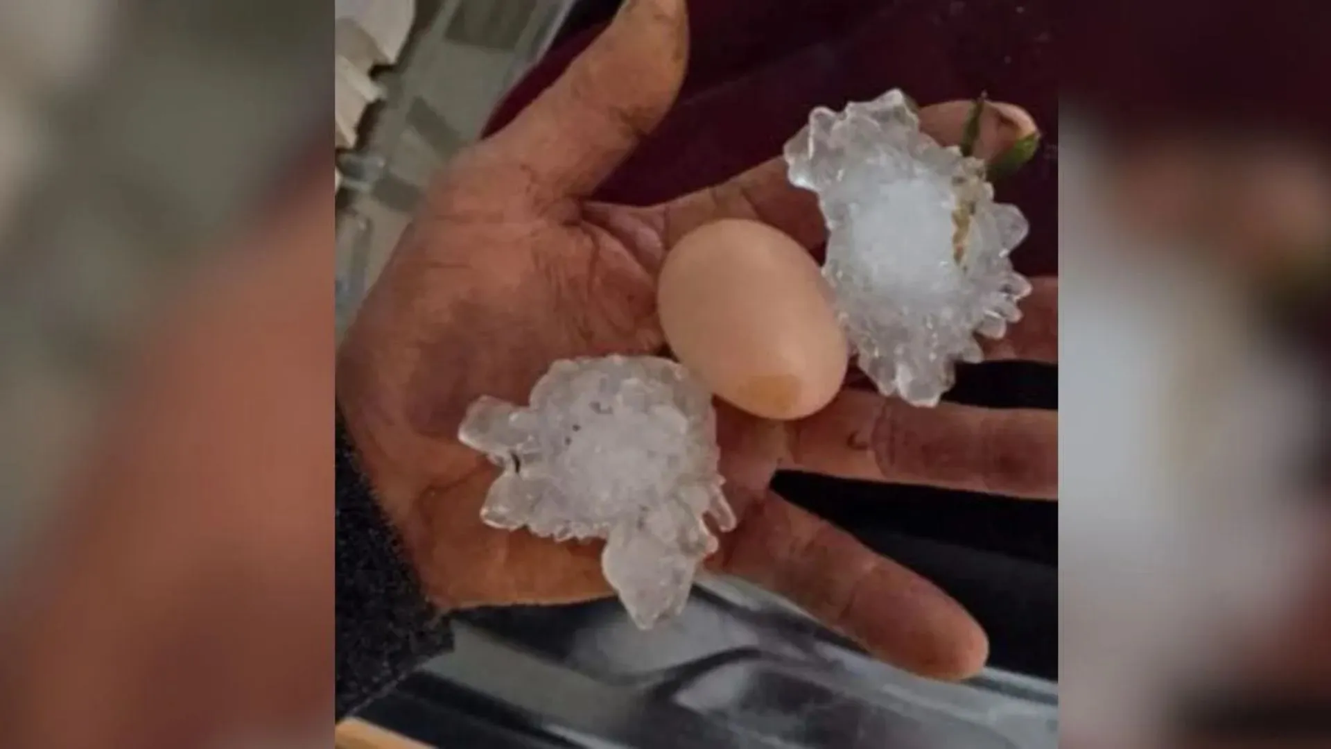 Tempestade de granizo causa estragos e deixa casas danificadas em SC