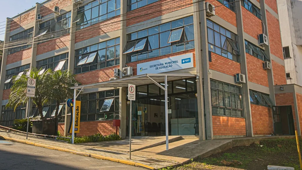 Videira propõe Cartão Educação para compra de materiais e uniformes