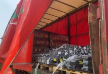 Cerca de 1,8 mil garrafas de whisky são furtadas após carga cair de carreta em SC Cerca de 1,8 mil garrafas de whisky são furtadas após carga cair de carreta em SC