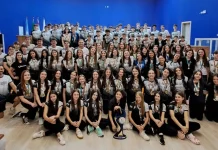 Colégio Unoesc recebe troféu de campeã geral da categoria infantil da Olivide Colégio Unoesc recebe troféu de campeã geral da categoria infantil da Olivide