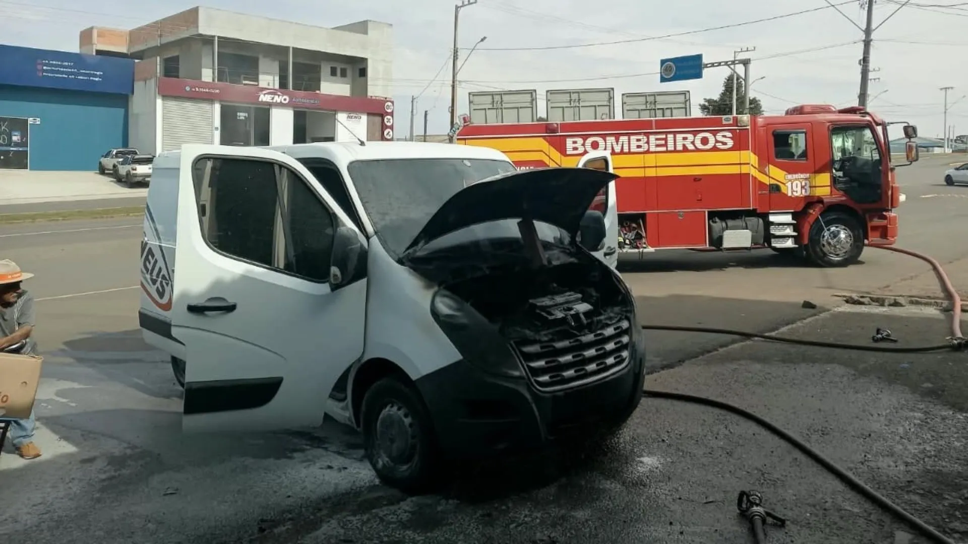 Furgão pega fogo na SC-350, em Lebon Régis