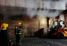 Incêndio atinge empresa madeireira no Meio-Oeste de SC Incêndio atinge empresa madeireira no Meio-Oeste de SC