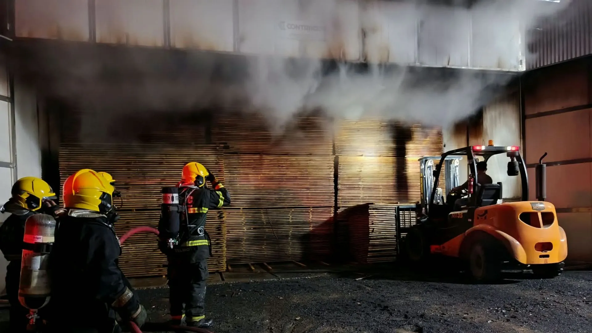 Incêndio atinge empresa madeireira no Meio-Oeste de SC