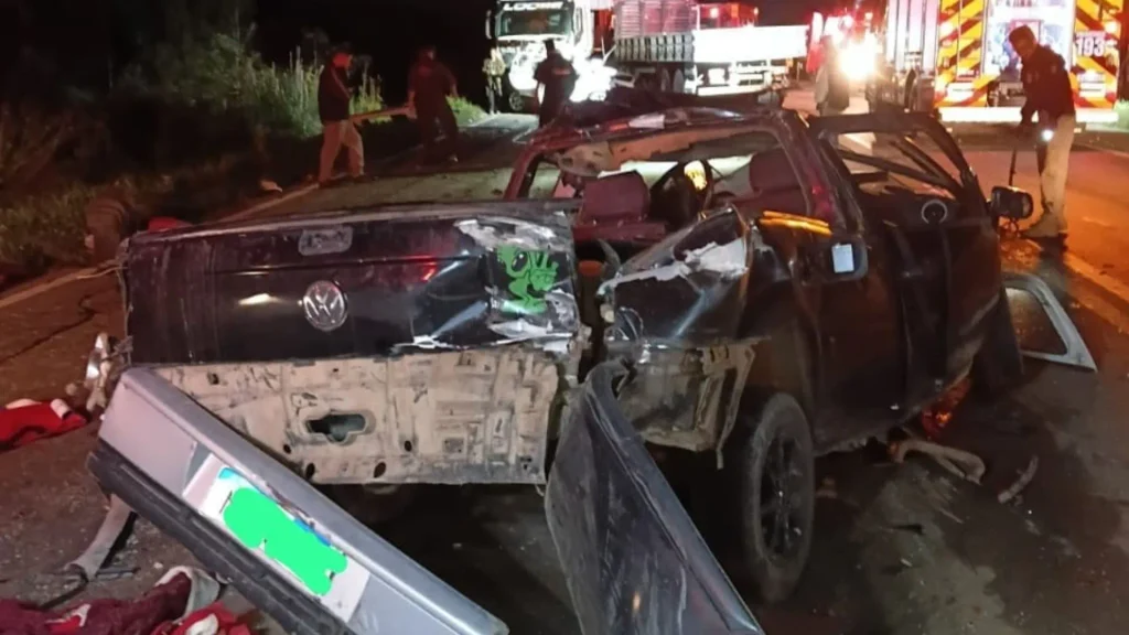 Grave acidente envolvendo quatro veículos deixa feridos na BR-470