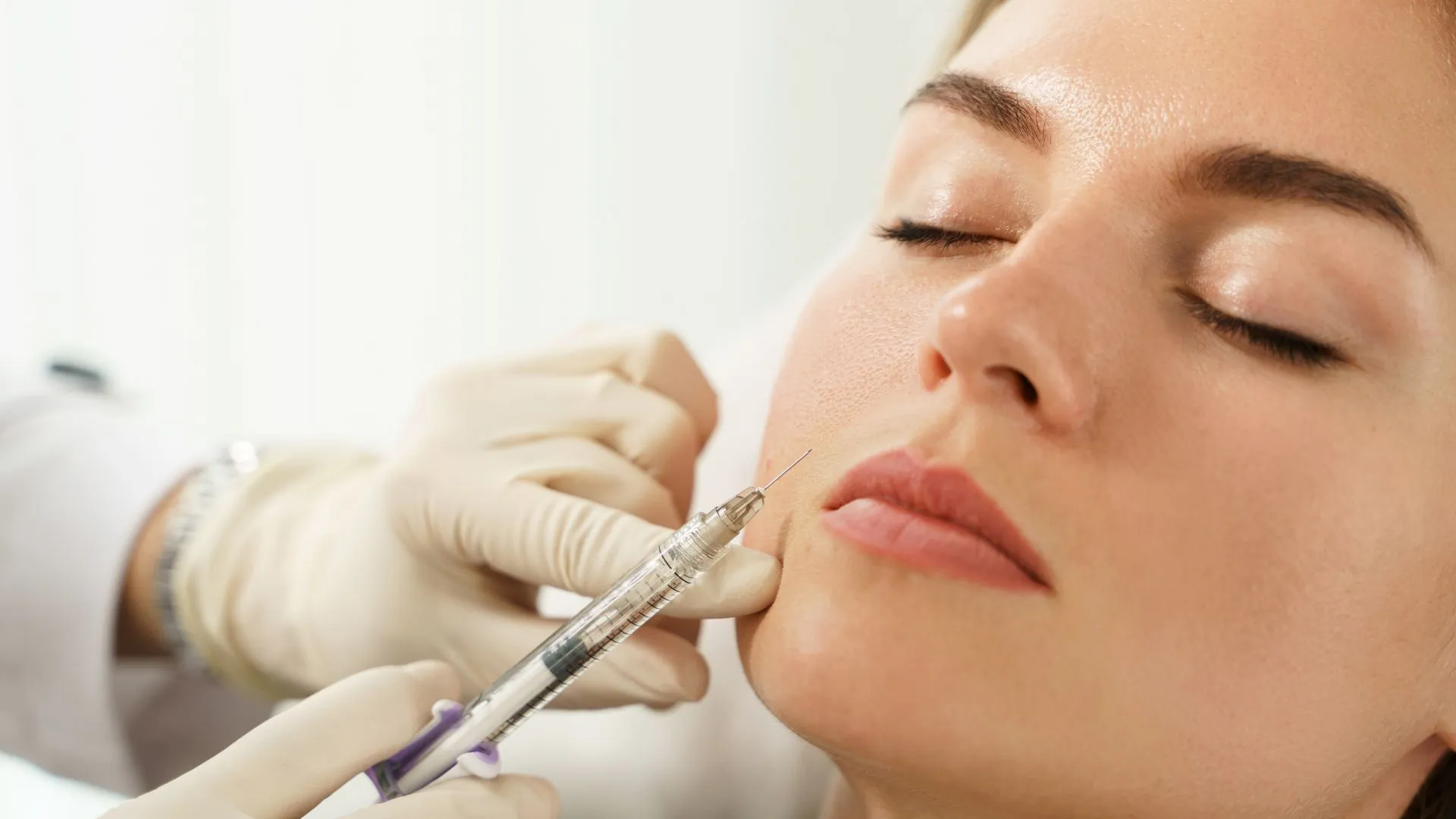 Justiça anula regra que permite a dentistas fazer harmonização orofacial