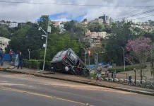 Acidente entre carro e van escolar deixa uma pessoa ferida em Videira Acidente entre carro e van escolar deixa uma pessoa ferida em Videira