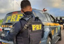 Homem é preso após PRF flagrar veículo com placas falsas no Meio-Oeste Homem é preso após PRF flagrar veículo com placas falsas no Meio-Oeste