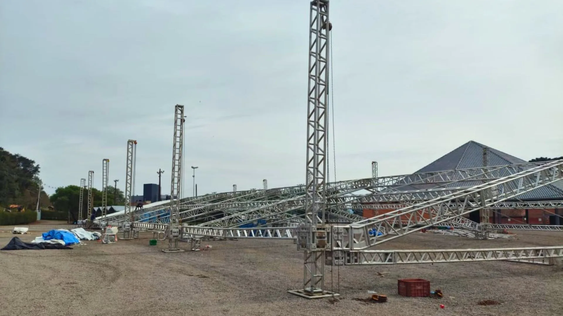 ExpoVideira 2026 já ganha forma com montagem da estrutura na SERBRF