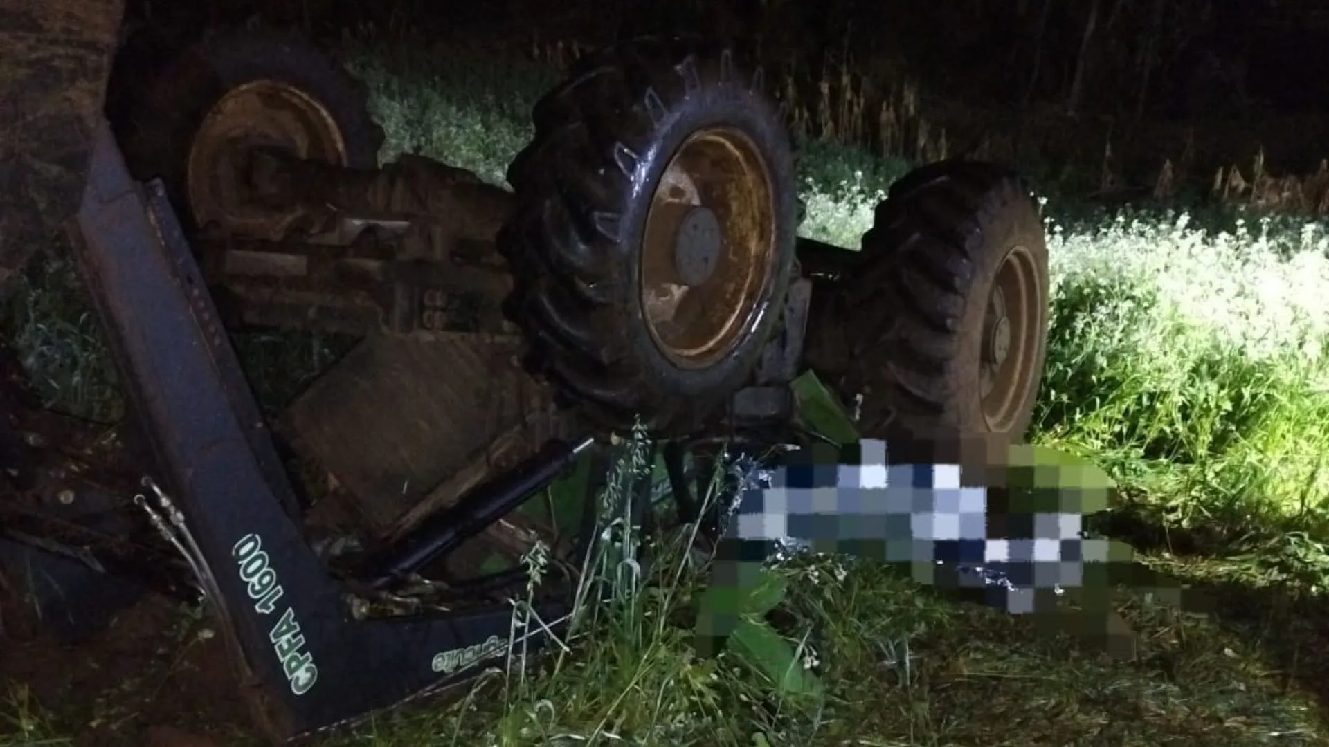 Homem de 44 anos morre após trator tombar no interior de Tangará
