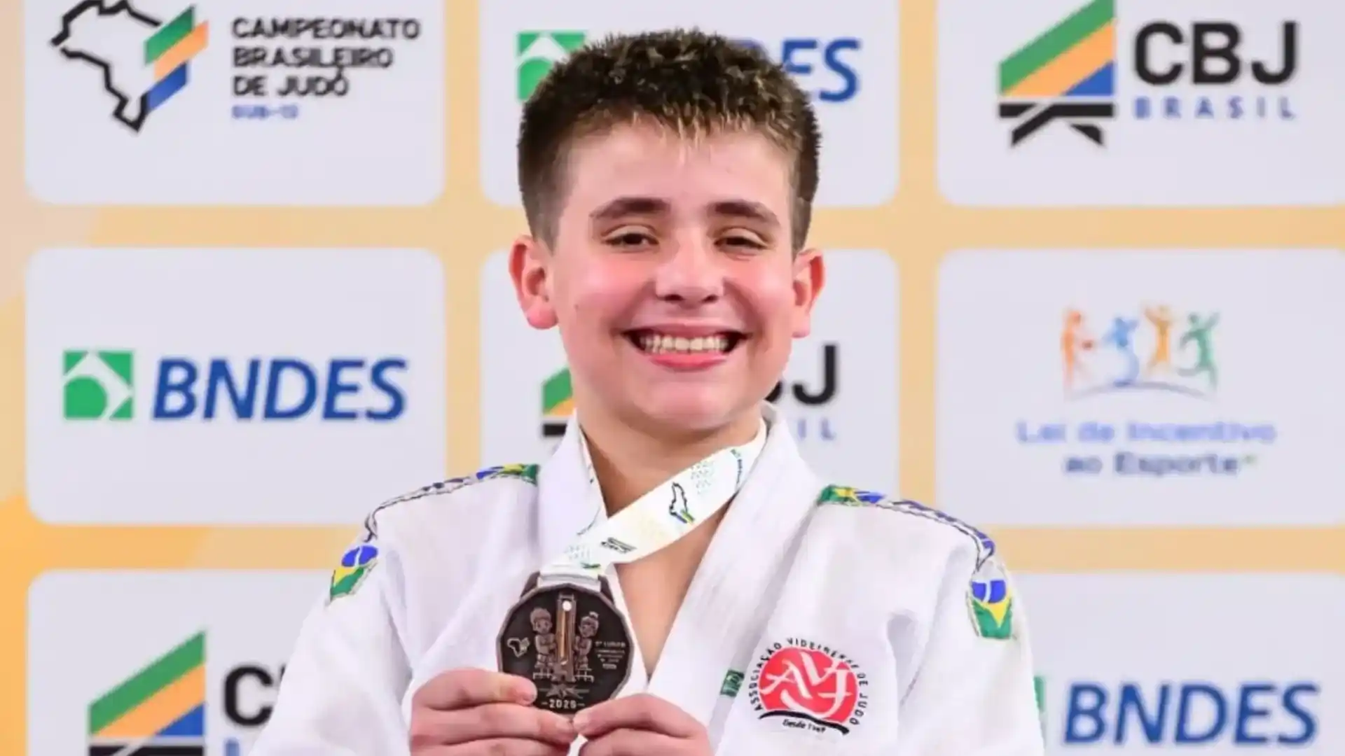 Arthur Piva conquista 5º lugar no Brasileiro Sub-13 de Judô
