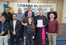 Câmara homenageia Dom Cleocir Bonetti pelos cinco anos em Caçador Câmara homenageia Dom Cleocir Bonetti pelos cinco anos em Caçador