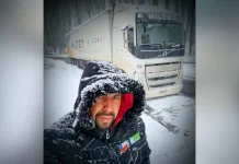 Após 34 dias, caminhoneiros finalmente deixam região isolada pela neve nos Andes Após 34 dias, caminhoneiros finalmente deixam região isolada pela neve nos Andes