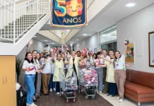 Estudantes de Caçador entregam lanternas a crianças com câncer Estudantes de Caçador entregam lanternas a crianças com câncer