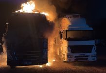 Incêndio destrói cabines de duas carretas em Videira Incêndio destrói cabines de duas carretas em Videira
