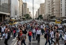Brasil chega a 214,2 milhões de habitantes, estima IBGE Brasil chega a 214,2 milhões de habitantes, estima IBGE