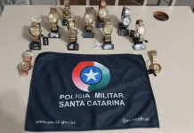 PM prende suspeito de furto e recupera 11 relógios em Videira PM prende suspeito de furto e recupera 11 relógios em Videira