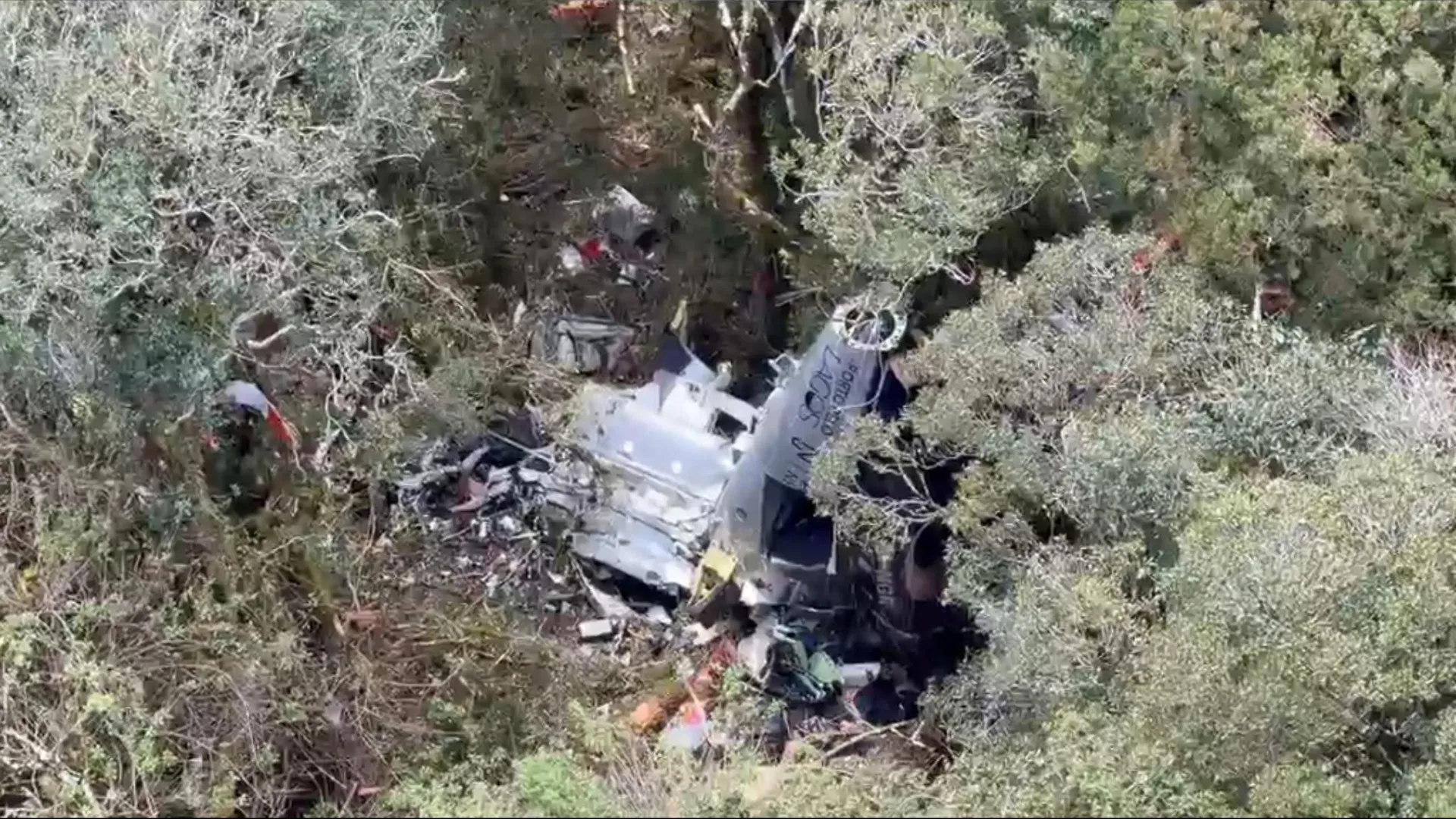 Bombeiros localizam destroços de voo com cantor Rick em SC