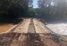 Ponte entre Bracatinga e Linho é liberada após interdição por causa das chuvas Ponte entre Bracatinga e Linho é liberada após interdição por causa das chuvas