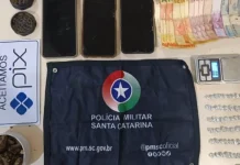 Denúncia de invasão termina com apreensão de drogas e três conduzidos à Delegacia Denúncia de invasão termina com apreensão de drogas e três conduzidos à Delegacia
