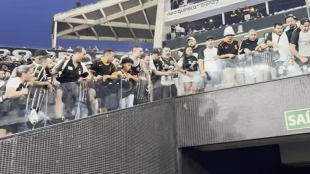 Corinthians é multado após confusão com menino que ganhou camisa de Neymar