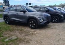 Crianças de 10 e 11 anos e adolescente de 12 furtam carro 0 km e se envolvem em acidente Crianças de 10 e 11 anos e adolescente de 12 furtam carro 0 km e se envolvem em acidente