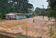 Defesa Civil permanece nas ruas após chuva atingir Videira Defesa Civil permanece nas ruas após chuva atingir Videira