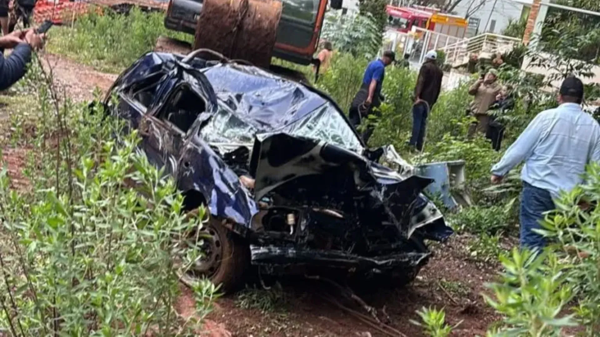 Carro arrastado pela correnteza é encontrado em ilha de Joaçaba