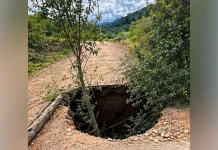 Estrada da Linha Rio Bonito é interditada após abertura de cratera Estrada da Linha Rio Bonito é interditada após abertura de cratera
