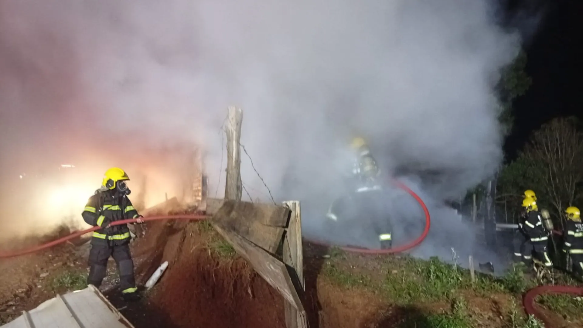 Incêndio destrói residência em Fraiburgo