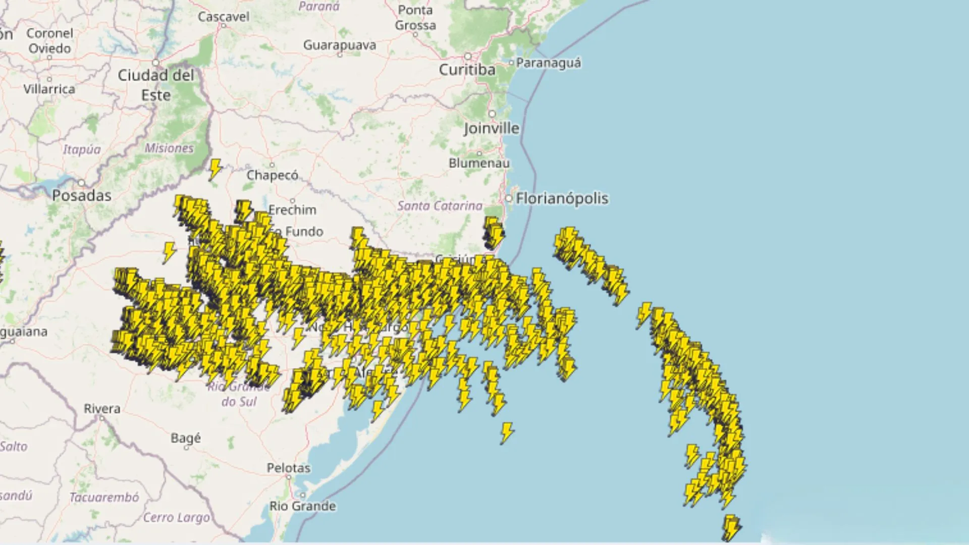 Mais de 11 mil raios são registrados durante temporal no RS
