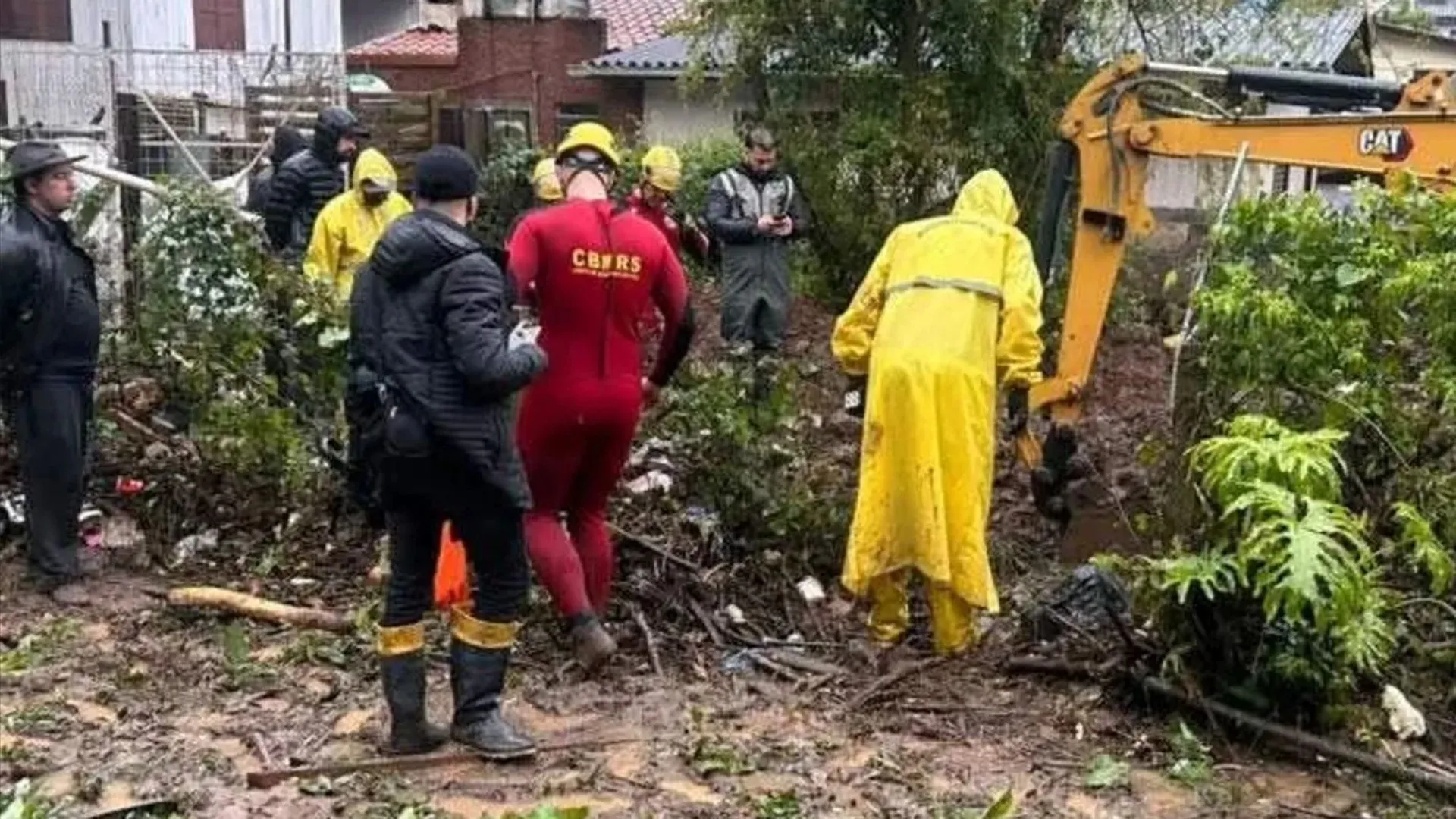 Chuva de quase 200 mm provoca deslizamentos, alagamentos e deixa quatro desaparecidos na Serra Gaúcha