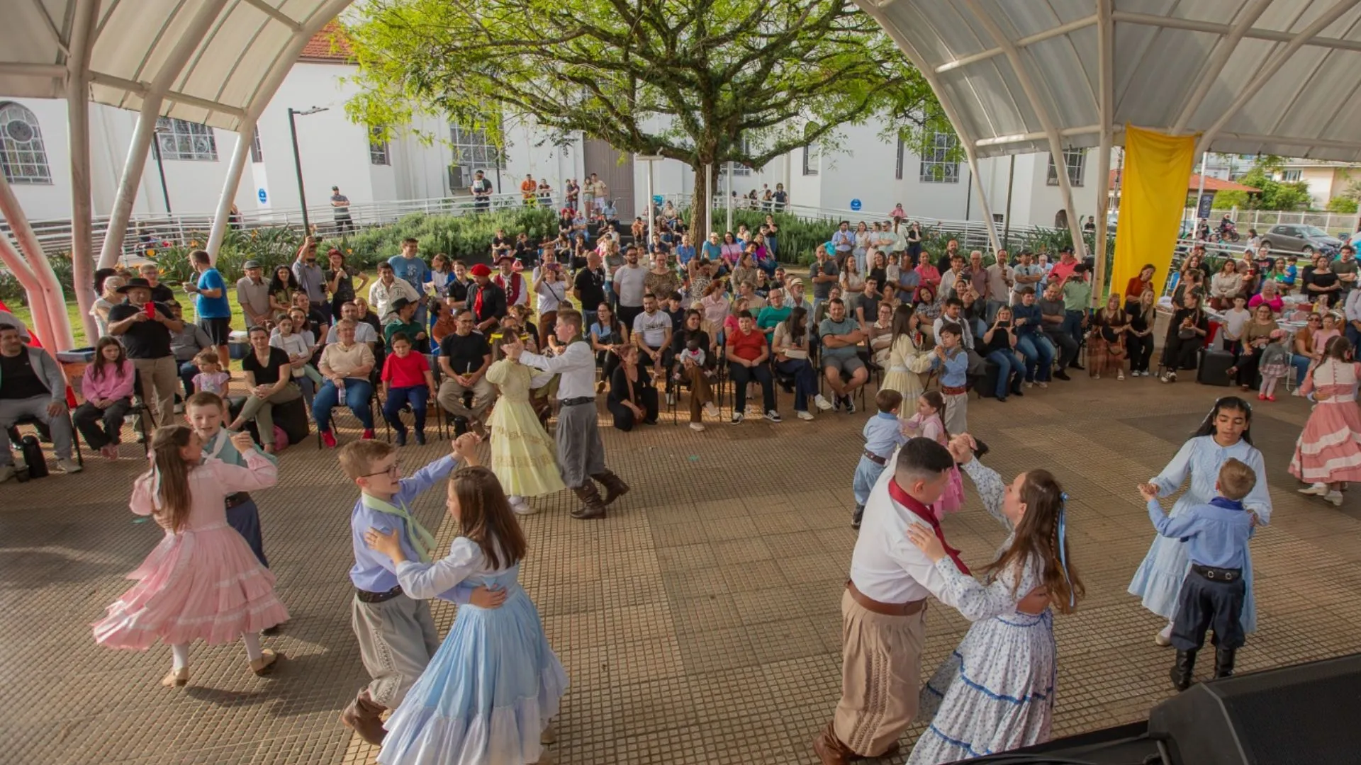 II Compasso da Tradição celebra o Dia do Gaúcho com música, dança e chimarrão